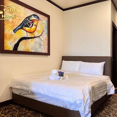 Riviera Hotel By Owner Malacca Exterior foto